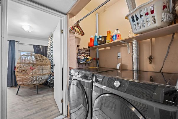 Interior, Washer, Wood Texture Flooring