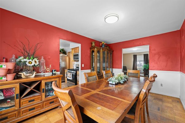 Dining room, Interior, Kitchen, Stainless Steel Appliances, Wood Texture Flooring