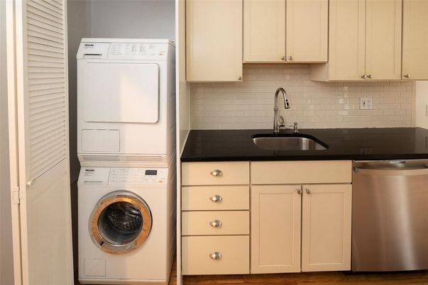 Interior, Utility Closets, Washer, Wood Texture Flooring