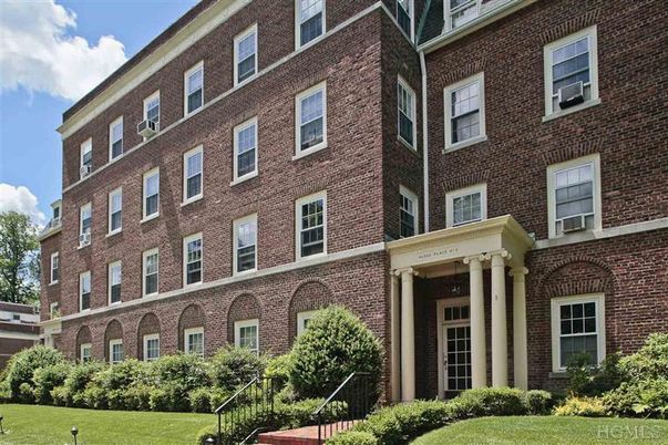 Exterior, Facade, Brick Facade, Rowhouse