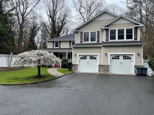 Attached, Exterior, Facade, Split Level