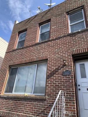 Exterior, Facade, Brick Facade, Rowhouse