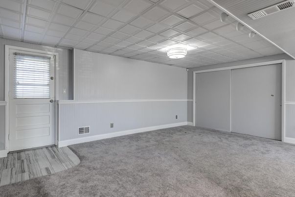 Empty room, Interior
