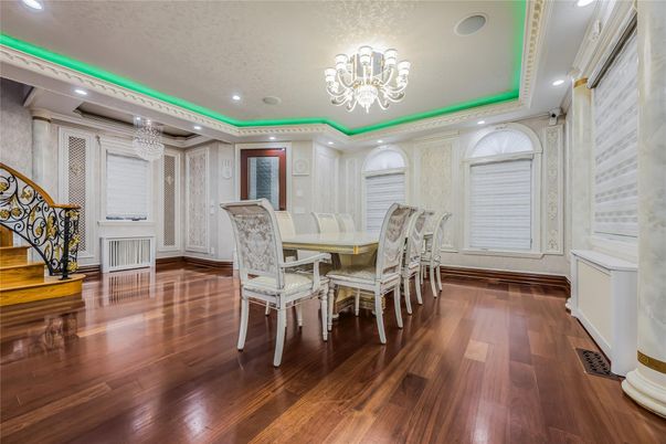 Chandelier, Dining room, Interior, Recessed Lighting, Wood Texture Flooring