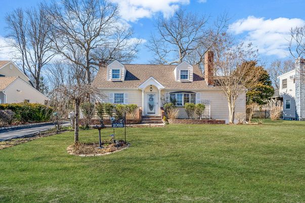Exterior, Facade, Cape Cod