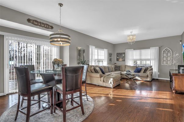 Chandelier, Dining room, Interior, Living room, Pendant Lights, Wood Texture Flooring