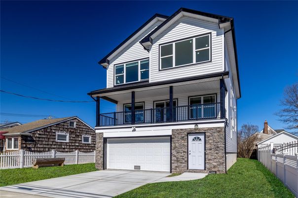 Attached, Exterior, Facade, Farmhouse