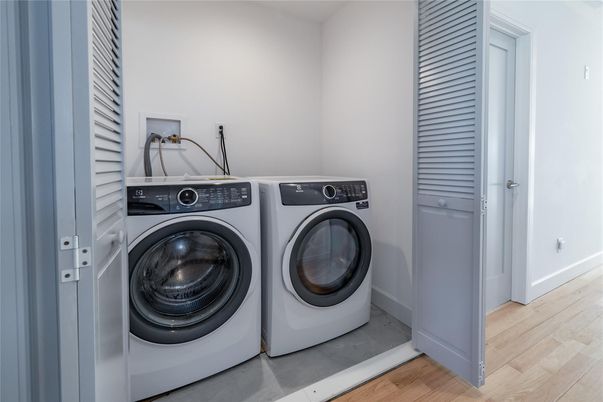 Interior, Utility Closets, Washer, Wood Texture Flooring
