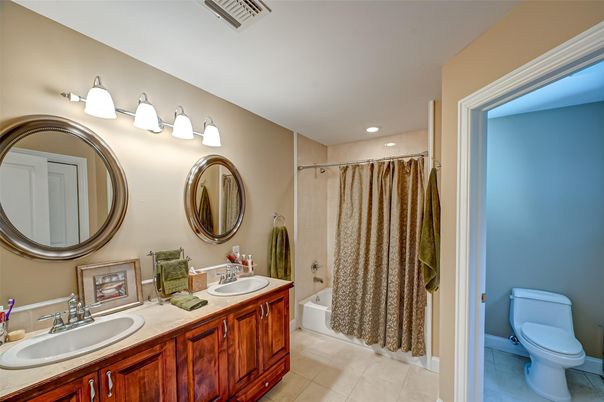 Bathroom, Dual Sink Vanities, Interior, Recessed Lighting