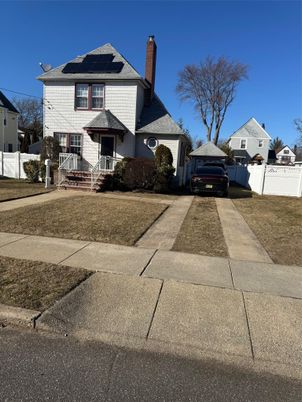 Attached, Exterior, Facade, Solar Panels, Queen Anne Victorian