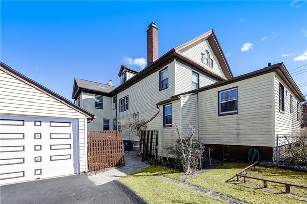 Detached Garage, Exterior