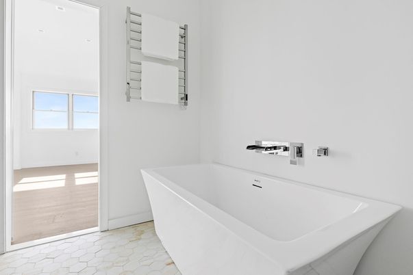 Bathroom, Free Standing Baths, Interior