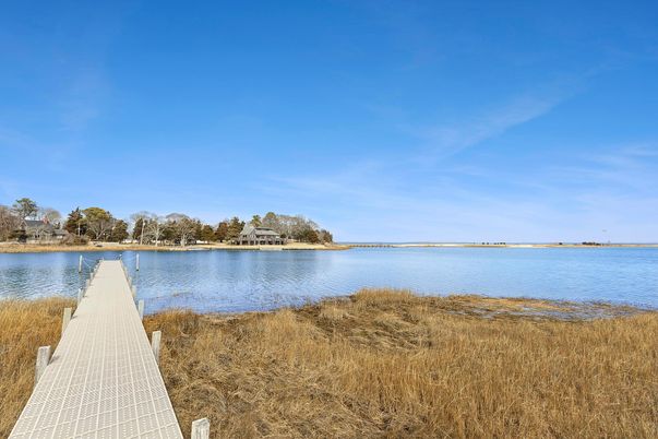 Exterior, Lake