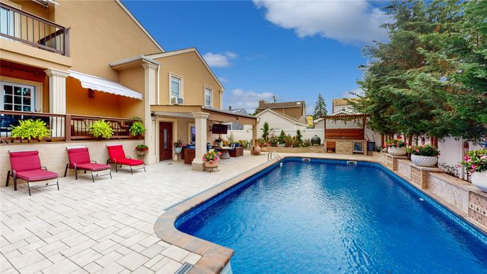 Exterior, Pool