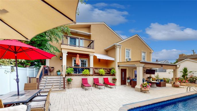 Exterior, Pool