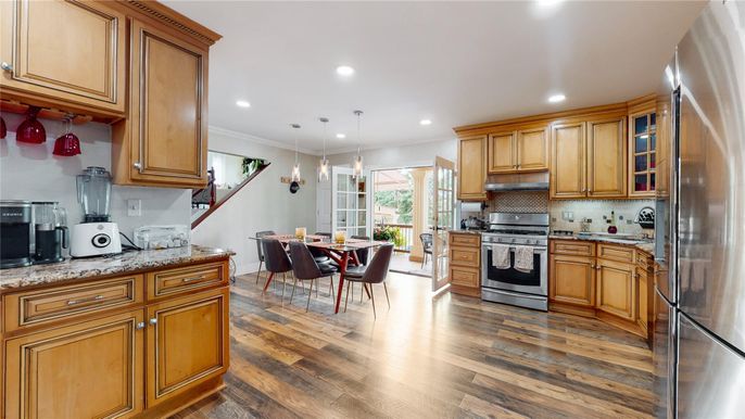 Dining room, Interior, Kitchen, Pendant Lights, Recessed Lighting, Stainless Steel Appliances, Wood Texture Flooring