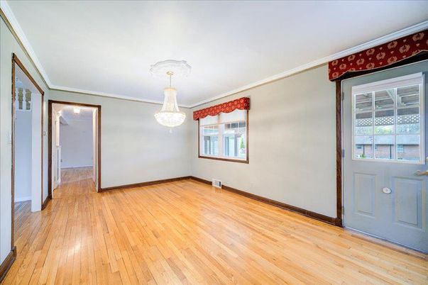 Chandelier, Empty room, Interior, Wood Texture Flooring