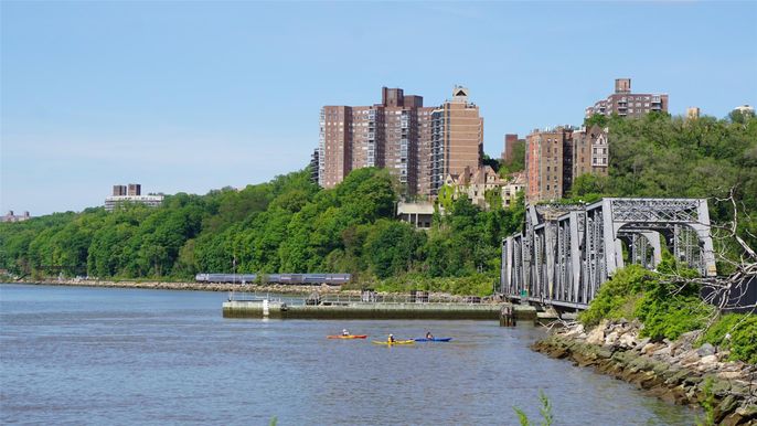 Exterior, Lake