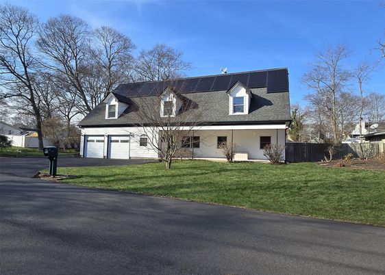 Attached, Exterior, Facade, Cape Cod