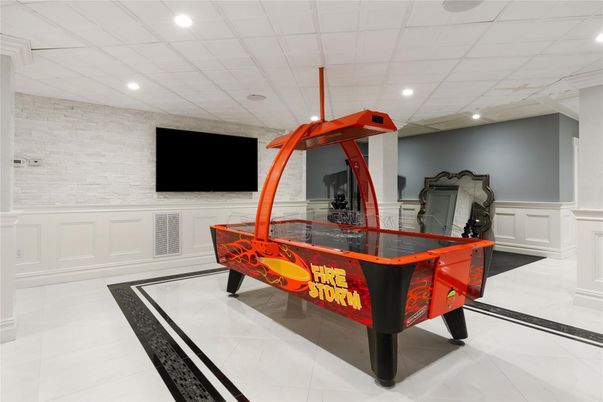 Game Room, Interior, Recessed Lighting