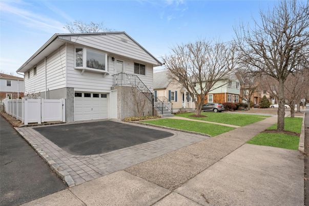 Attached, Exterior, Facade, Split Level