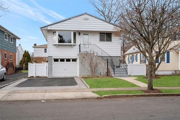 Attached, Exterior, Facade, Split Level