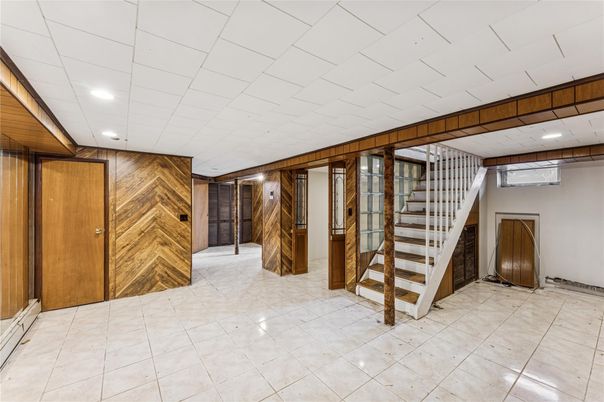 Empty room, Interior, Recessed Lighting, Wooden Walls