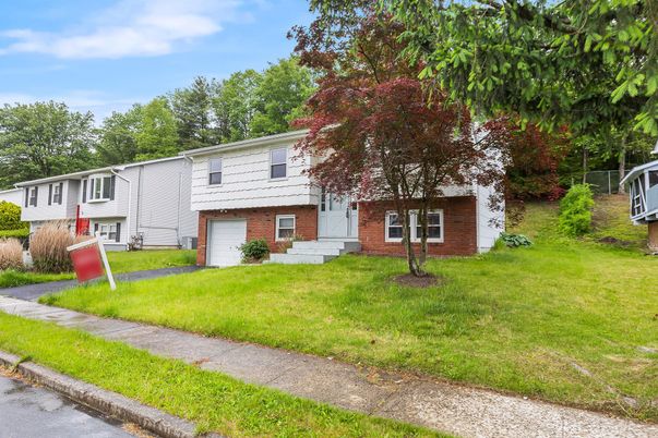 Attached, Exterior, Facade, Brick Facade, Raised Ranch