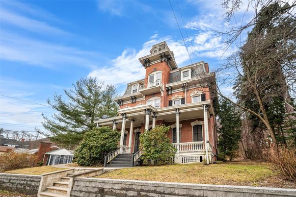 Exterior, Facade, Queen Anne Victorian