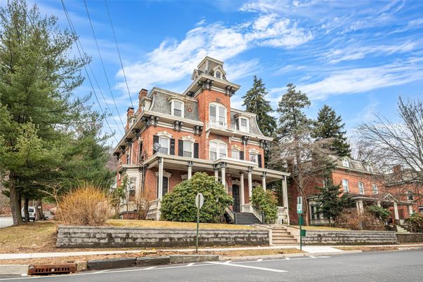 Exterior, Facade, Brick Facade, Queen Anne Victorian