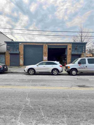 Attached, Exterior, Facade, Brick Facade, None