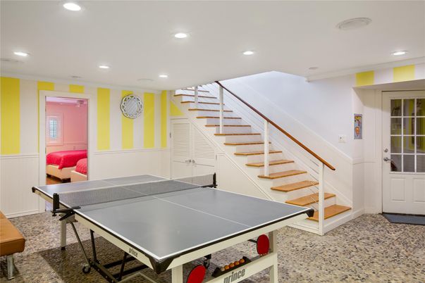 Game Room, Interior, Recessed Lighting