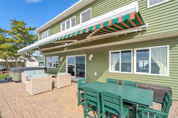 Exterior, Hot Tub