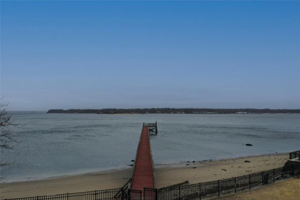 Exterior, Lake