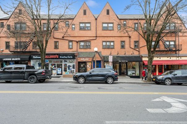 Exterior, Facade, Brick Facade, Rowhouse