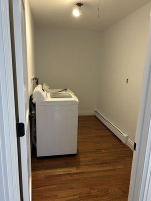 Interior, Washer, Wood Texture Flooring