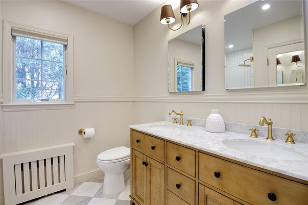 Bathroom, Dual Sink Vanities, Interior, Recessed Lighting