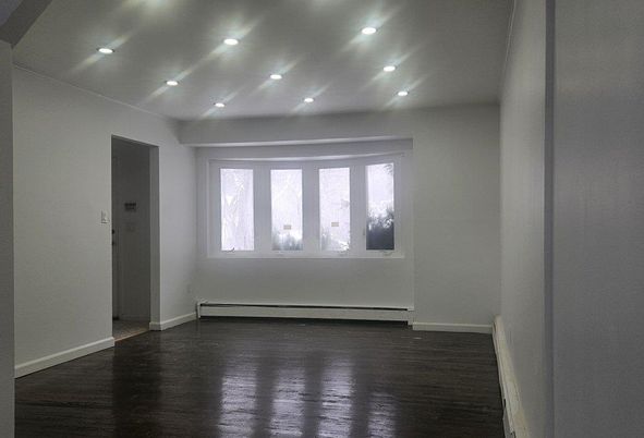 Empty room, Interior, Recessed Lighting, Wood Texture Flooring