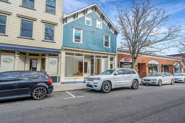 Exterior, Facade, Brick Facade, Rowhouse