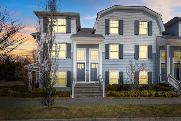 Exterior, Facade, Rowhouse
