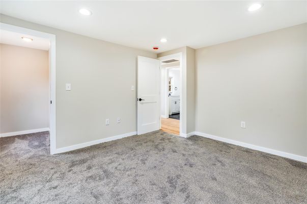 Empty room, Interior, Recessed Lighting