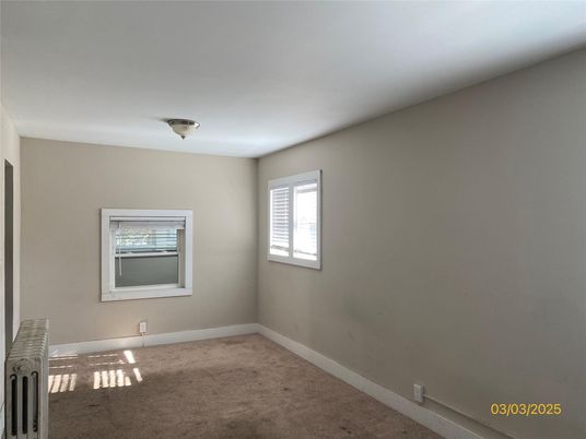 Empty room, Interior