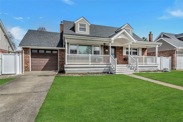 Attached, Exterior, Facade, Brick Facade, Cape Cod