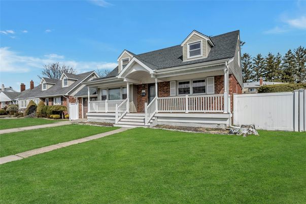 Attached, Exterior, Facade, Brick Facade, Cape Cod