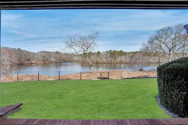 Exterior, Lake