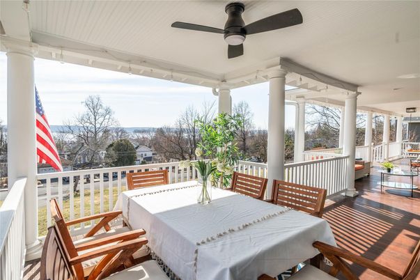 Dining room, Exterior