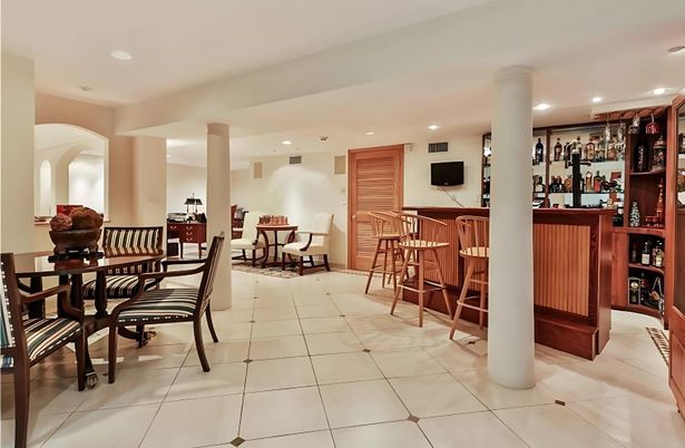 Dining room, Interior, Recessed Lighting