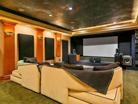Interior, Projection Screen, Recessed Lighting, Theatre Room