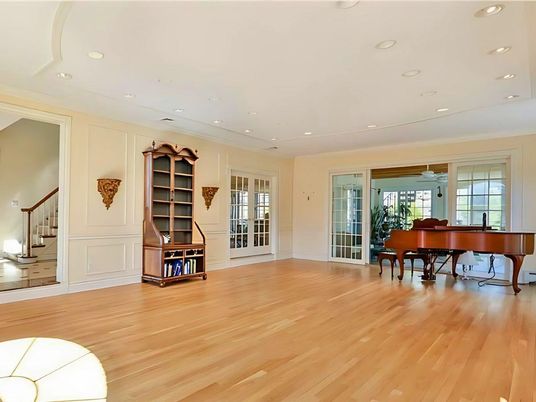 Interior, Piano, Recessed Lighting, Wood Texture Flooring