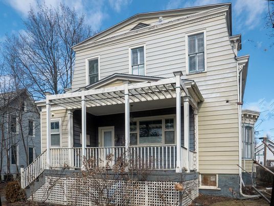 Exterior, Facade, Queen Anne Victorian